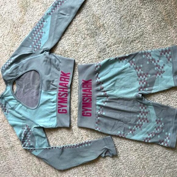 Gymshark two pieces set - Picture 1 of 12
